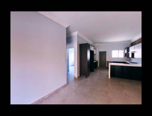 3 BEDROOM APARTMENT FOR SALE IN BRYANSTON